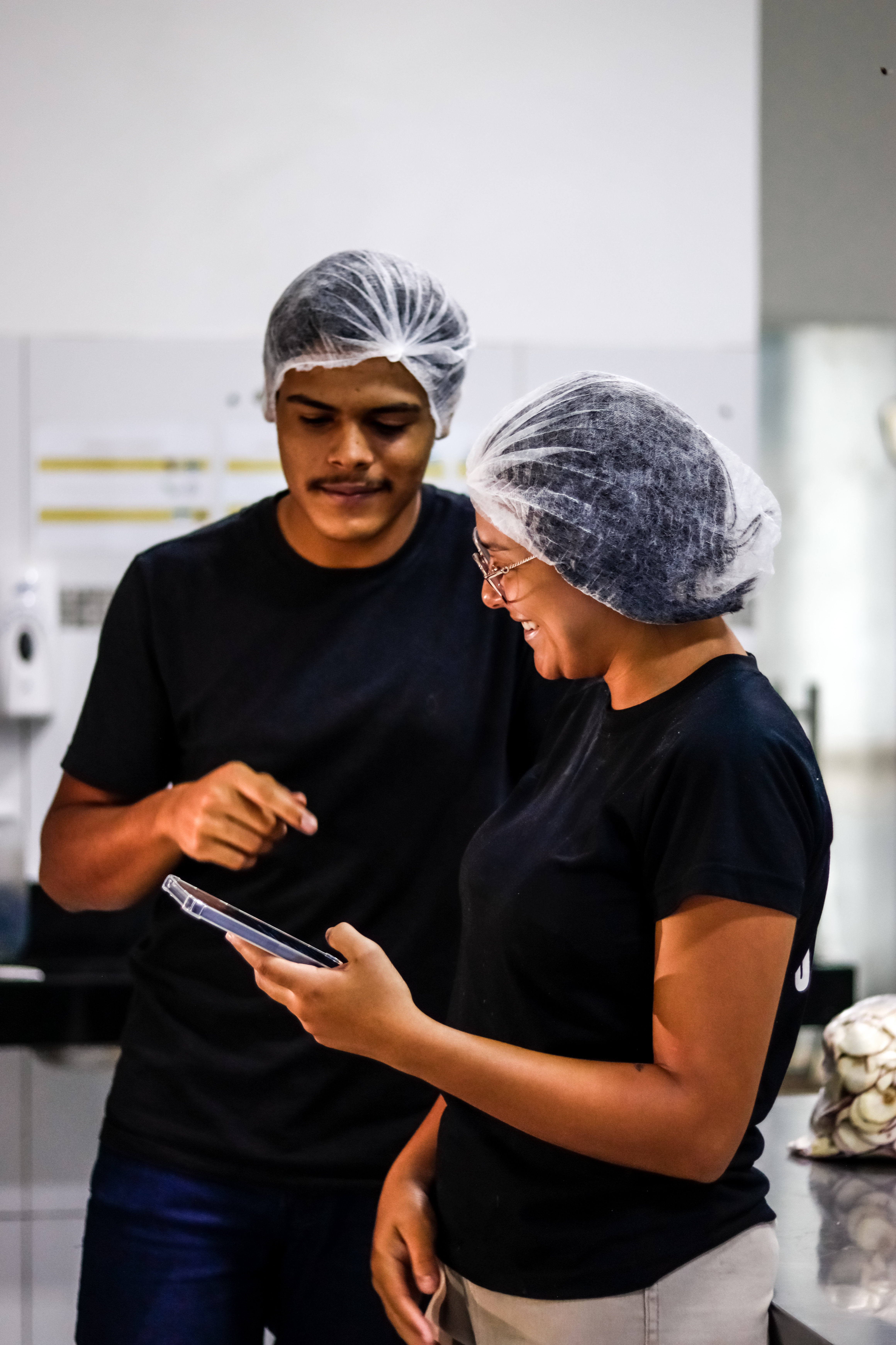 Equipe usando tablet